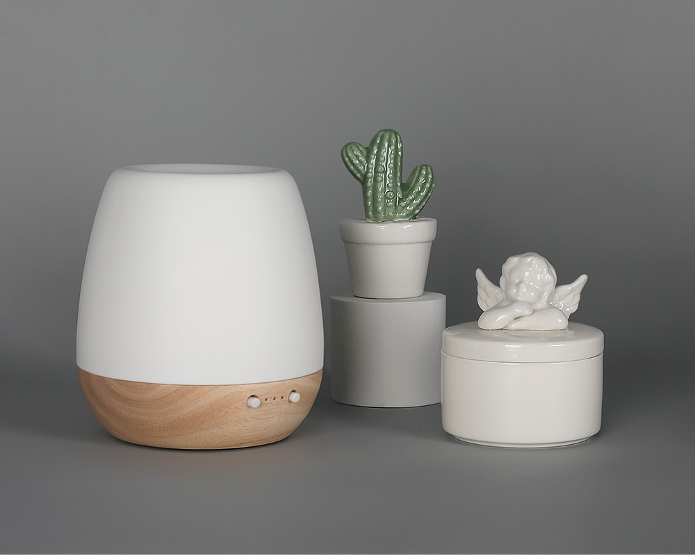 portable-wooden-base-white-electric-ultrasonic-diffuser-with-light-3.jpg