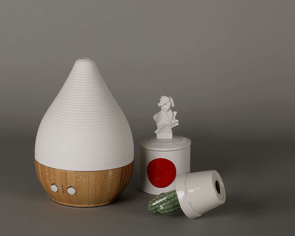 Bre-Wooden_Base_Mini_Art_Electric_Ultrasonic_Diffuser_With_Light-2.jpg