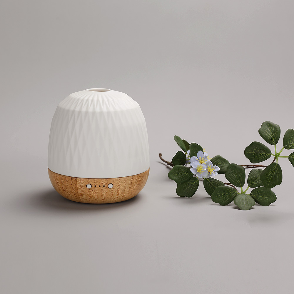 Luca-ECO_Friendly_Bamboo_Base_Ultrasonic_Diffuser_With_Warm_Yellow_Light-2.jpg